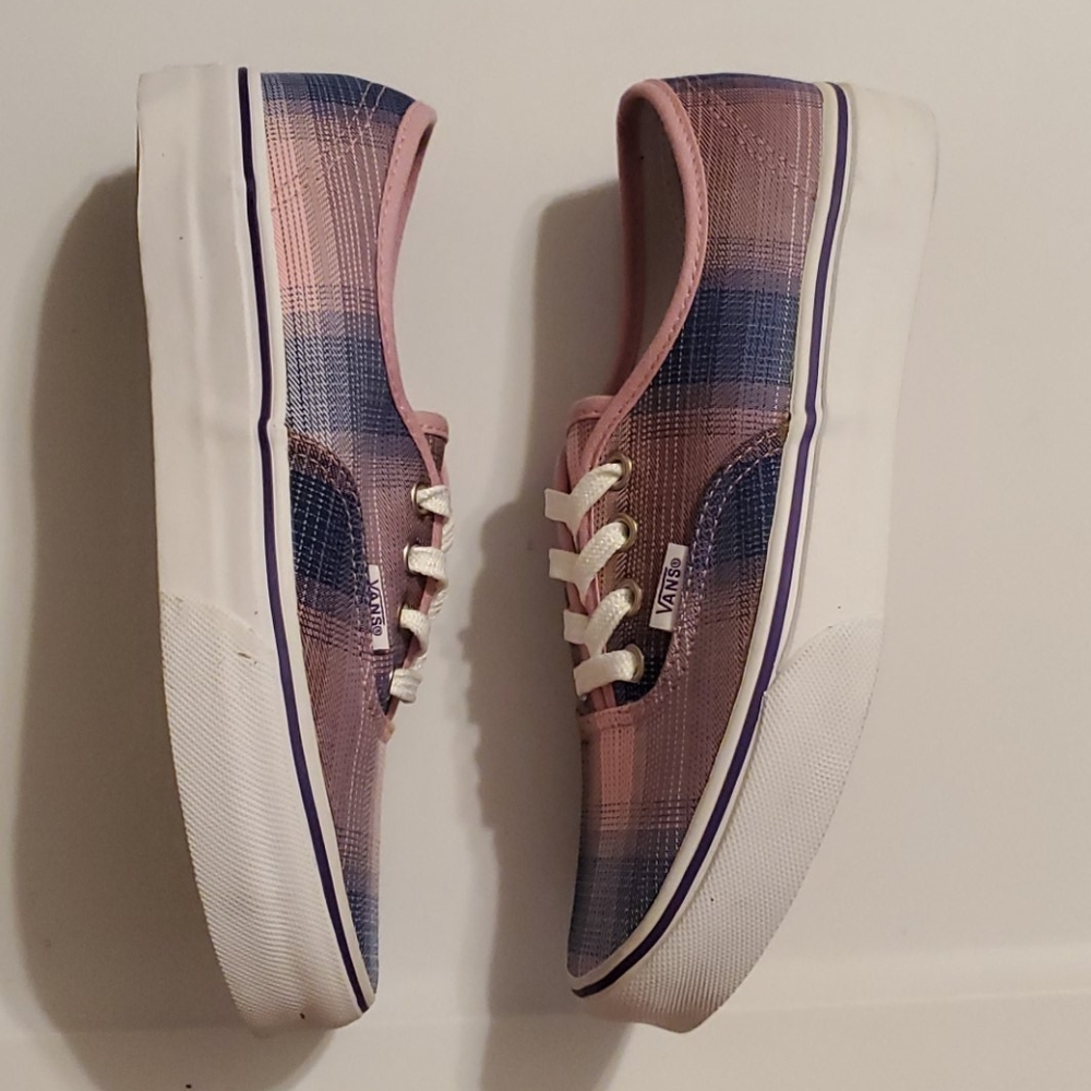 Vans - Picture 2 of 9